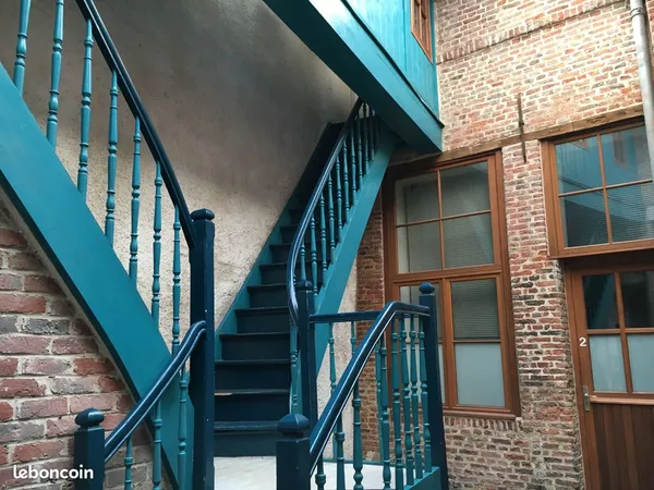 VIEUX LILLE P TQT loue studio de 28 m² plus grande mezzanine de 13 m². Secteur recherché Axe 