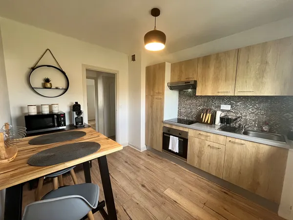 Appartement T2 Rénové dans une petite copropriété. 