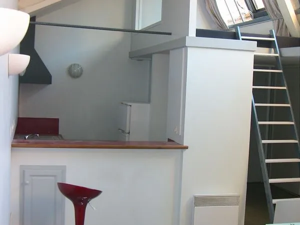 Avignon Intra-muros . Loft lumineux 53m² avec possibilité parking 