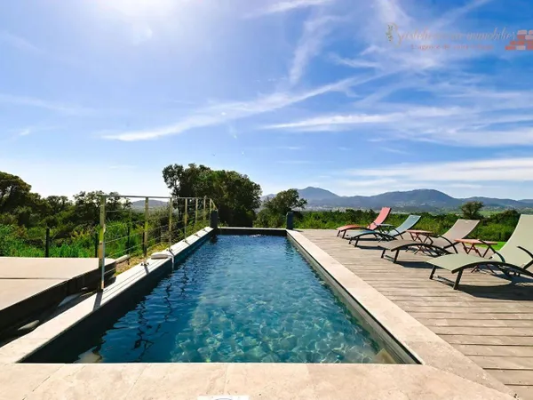 Maison de plain-pied 5 pièces 165 m² 