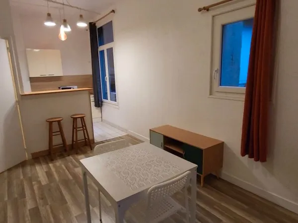 📍 À LOUER - Studio rénové, moderne et lumineux 
