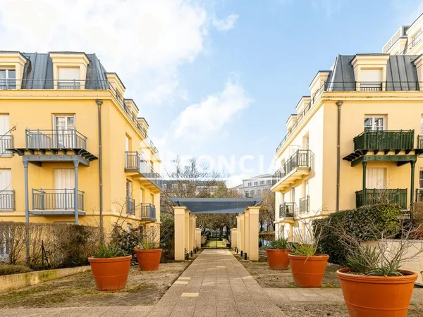 CHESSY- RUE D 'ARIANE- proche RER et Centre Commercial Val d'Europe 