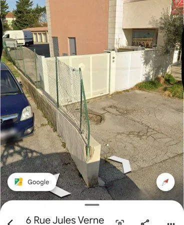 En emplacement de parking sécurisé par Portail avec bip 