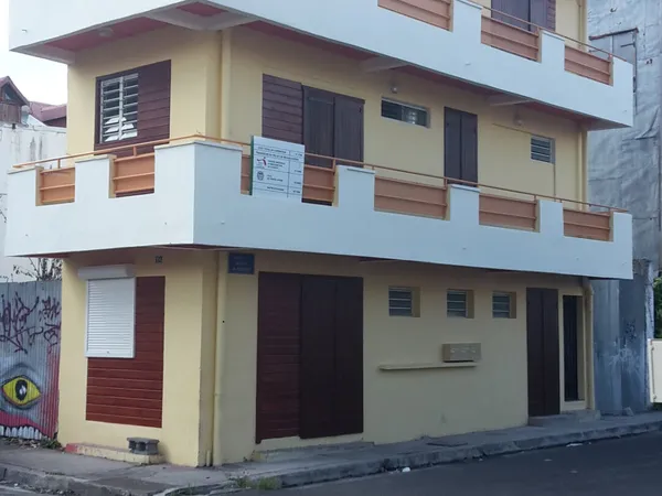 En exclusivité ! Immeuble situé à proximité du port de Point 