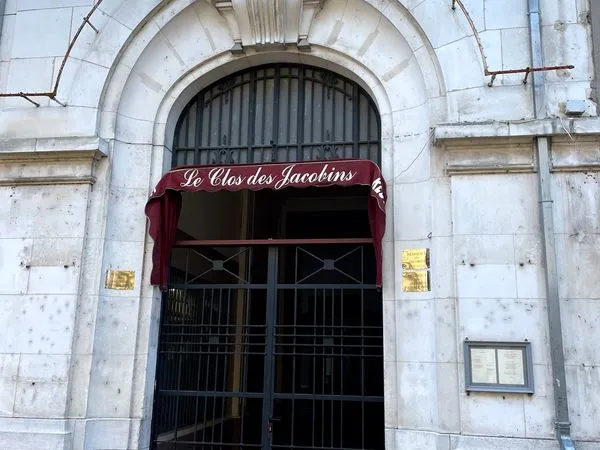 Appartement meublé haut de gamme - 2 chambres - 102 m² - Centre ville - Résidence historique 