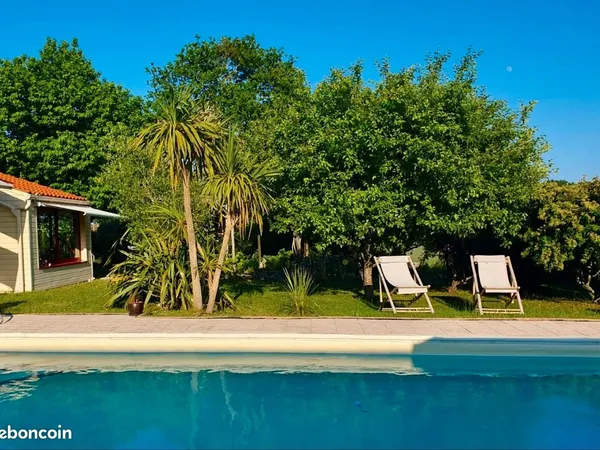 Plein pied 160 m2 avec double garage, piscine 