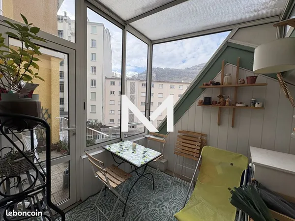 Triplex 6 pièces 102 m² 