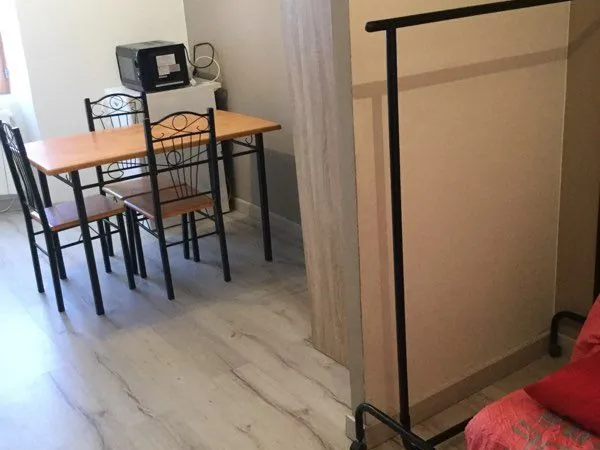 Studio meublé WIFI disponible tout de suite 