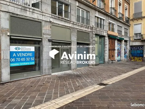 Local commercial 330 m² 