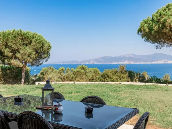 Villa vue mer sur 10 000 m2 