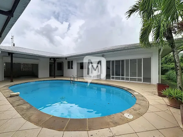 DPT GUYANE, à vendre RÉMIRE-MONTJOLY Maison T4 + Appartement T2 de 219 m² 