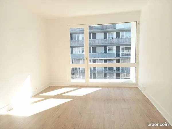 Joli deux-pièces de 38 m² avec un grand balcon (chauffage et eau inclus) 