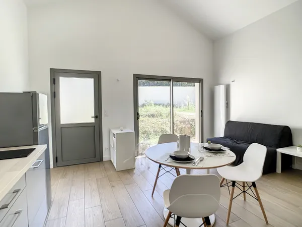 Loue 1 chambre à partir du 24.12.2025 dans une maison Neuve Meuble 45m² pour Colocation - Écully 