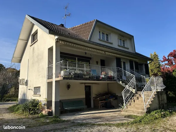 Belle maison Vesoul centre calme verger rivière 