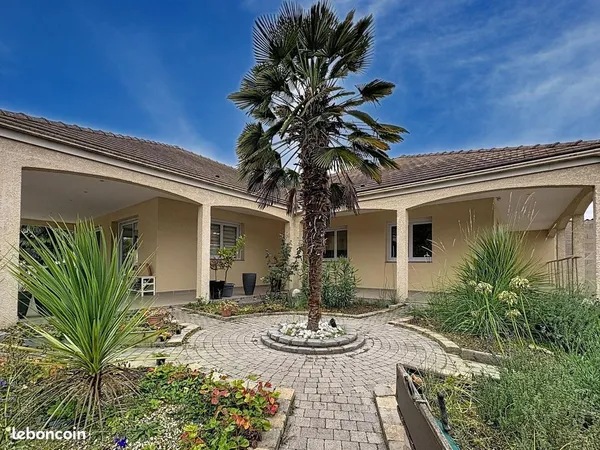 Villa 7 pièces 210 m² 