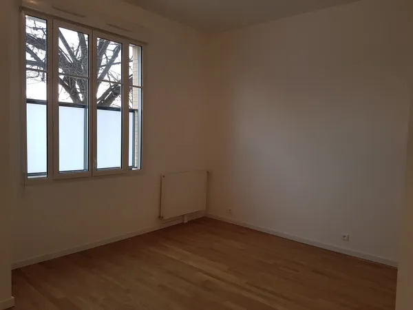 Beau F1 de 29 m² en rez-de-chaussée - Cuisine ouverte sur pièce de vie 
