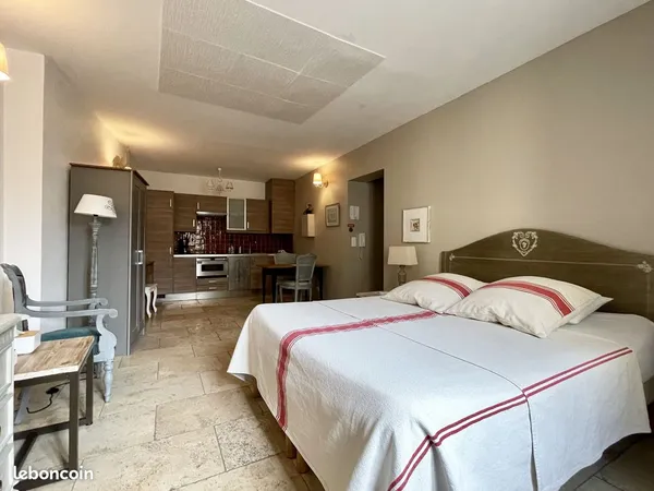 Studio 1 pièce 33 m² 