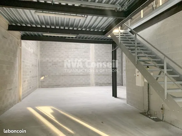 Local 240 m² Franconville 