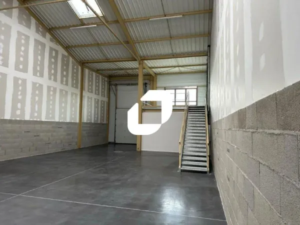 CELLULE D'ACTIVITÉ PREMIUM | BUREAUX LUMINEUX | MEZZANINE MODULABLE | LOCATION & VENTE - ACTIPARK 