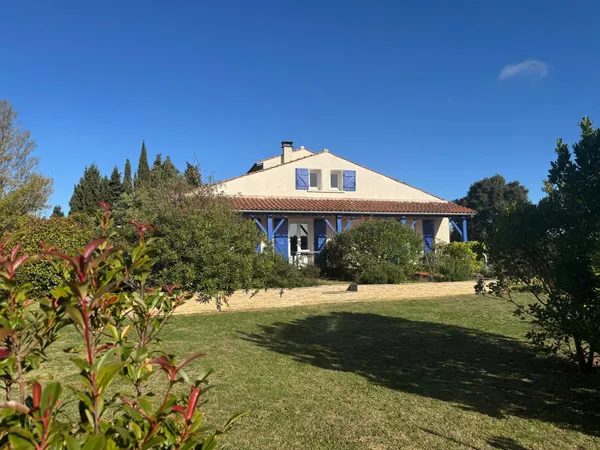 Proche Carcassonne - belle villa avec piscine sur 5.500m2 du parc clos 