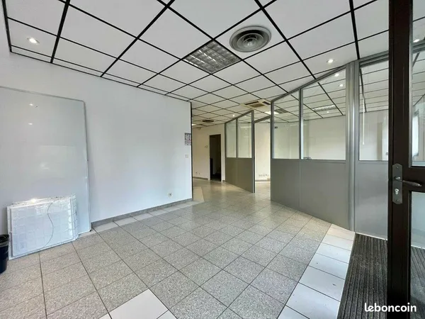 Bureaux 144 m² 