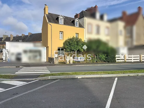Proche SAINT LO maison de ville 