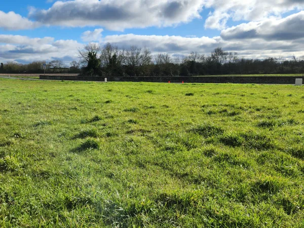 Terrain viabilisé de 946 m² à vendre à Maillé 