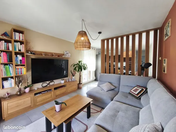 Appartement T3 avec terrasse et garage 