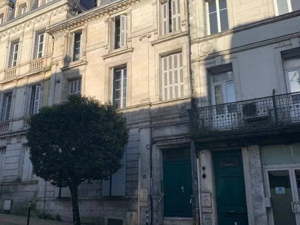 Studio 1 pièce 24 m² 