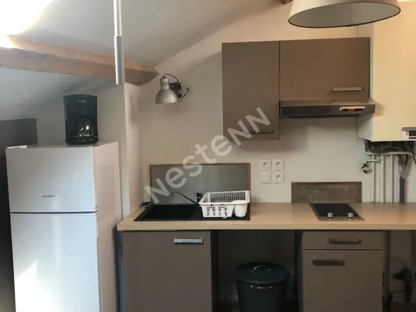 Très beau studio meublé avec mezzanine situé en plein centre d'Yssingeaux 