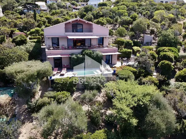 Ile du Levant - Villa avec piscine à vendre 