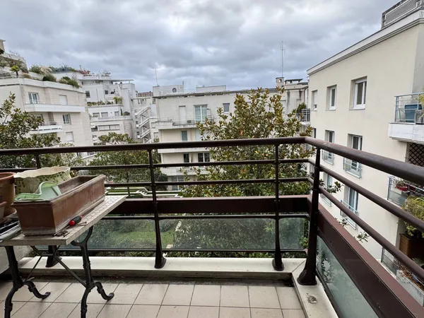 Vends Issy-les-Moulineaux- Ile Saint Germain- Appartement 3 pièces-balcon et parking 