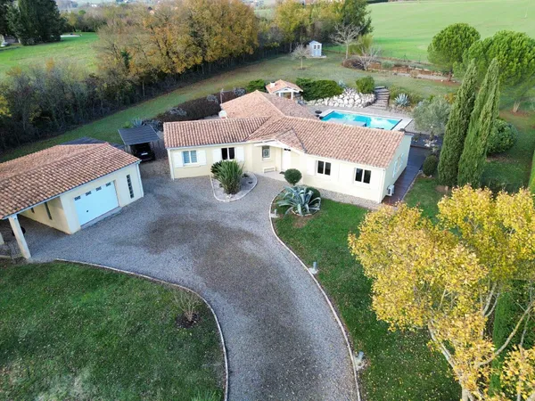 Villa de 158 m² avec piscine à 10 mn de Marmande 