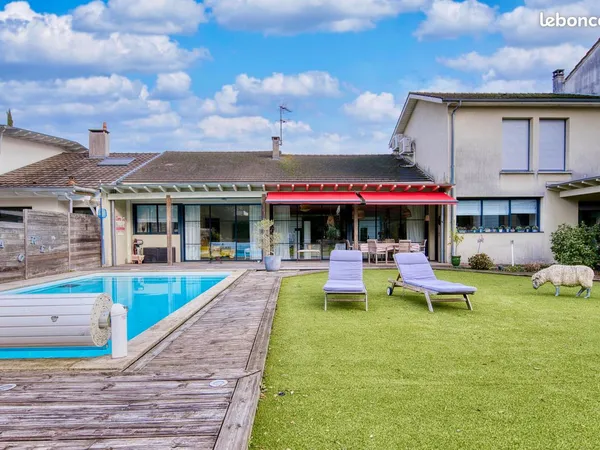 Maison 6 pièces 230 m² 