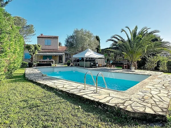 VILLA 4P - 110 M² + CAVES 