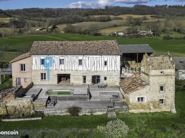 Maison 13 pièces 391 m² 