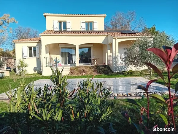 MAISON 2001 92m2 sur terrain 1234m2 