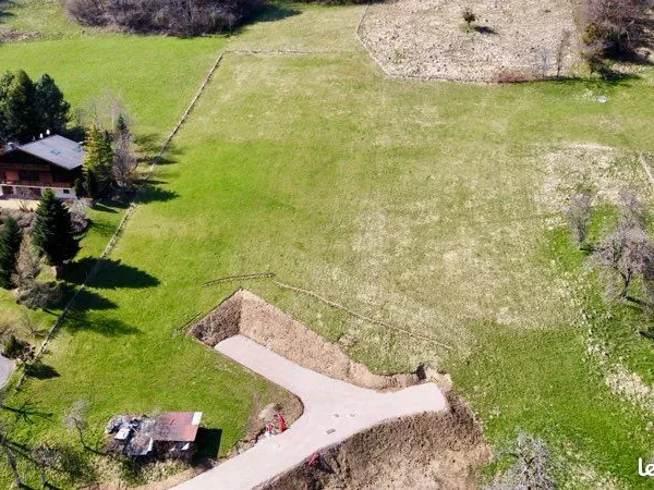 Terrain constructible 1164 m² - Viabilisé - Vue montagne - Seytroux 