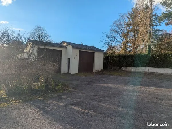 Terrain constructible avec double garage 
