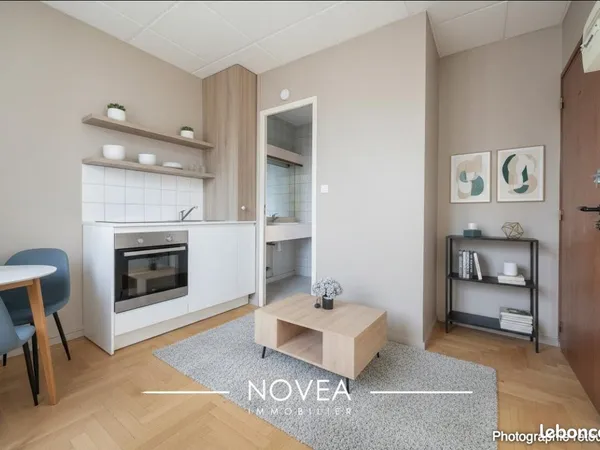 Studio 1 pièce 12 m² 