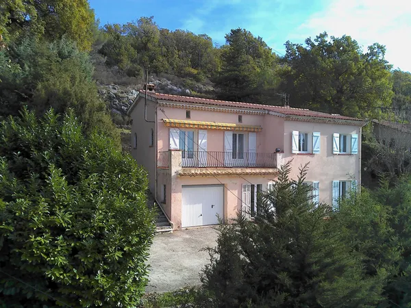 Villa familiale au calme à pied du village ! 