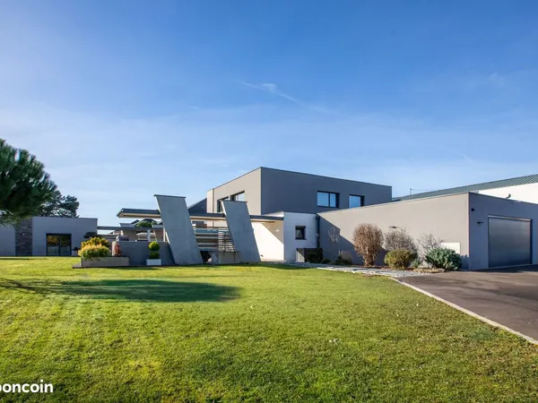 Villa 7 pièces 318 m² 