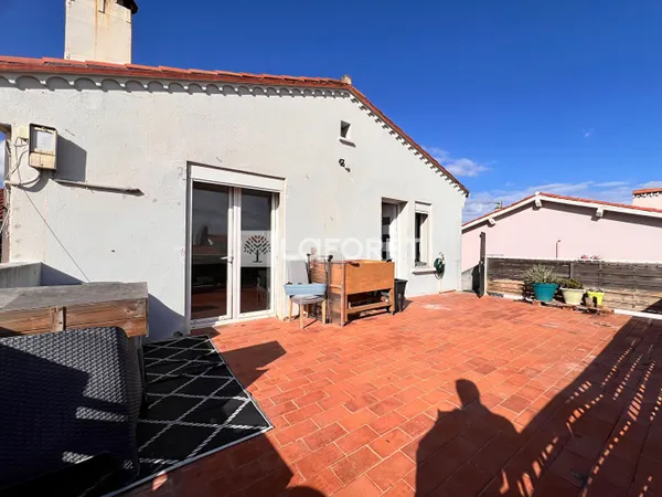 Immeuble Le Barcares 7 pièces 205 m2 2 appartements et un local commercial. 