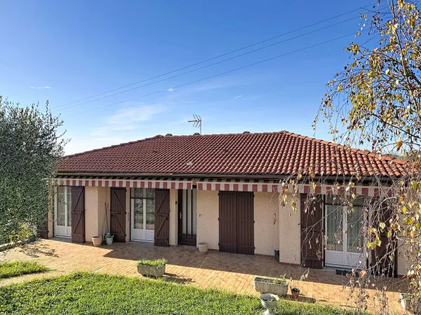 A vendre Maison centre Preignan 90 m2 avec garage en sous sol, jardin clôturé 