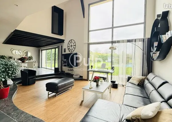 Maison 7 pièces 215 m² 