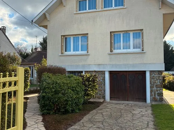 Maison 100 m2 + Véranda 20 m2 et dépendances 70 m2 