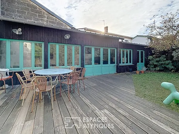 Propriété en pierre au charme multiple avec jardins, au coeur du Bouscat 