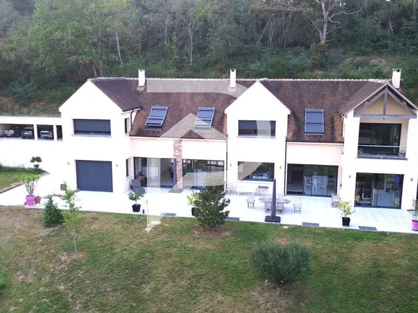 Maison 12 pièces 696 m² 