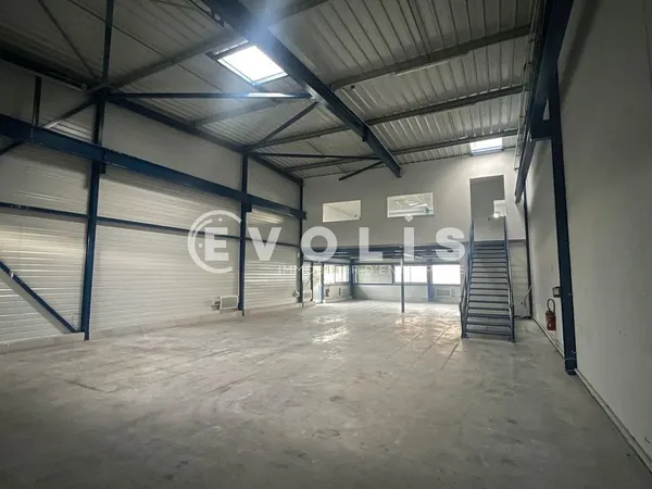 Locaux d'activité - A LOUER - 250 m² non divisibles 