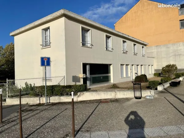 Bureaux à louer 400 m2 divisibles proche gare avec parking